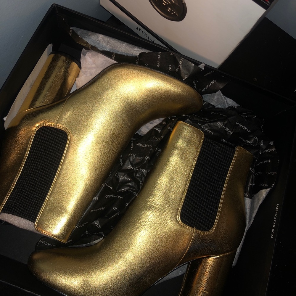 ❌❌SOLD❌❌ GUESS GOLD BOOTS BRAND NEW